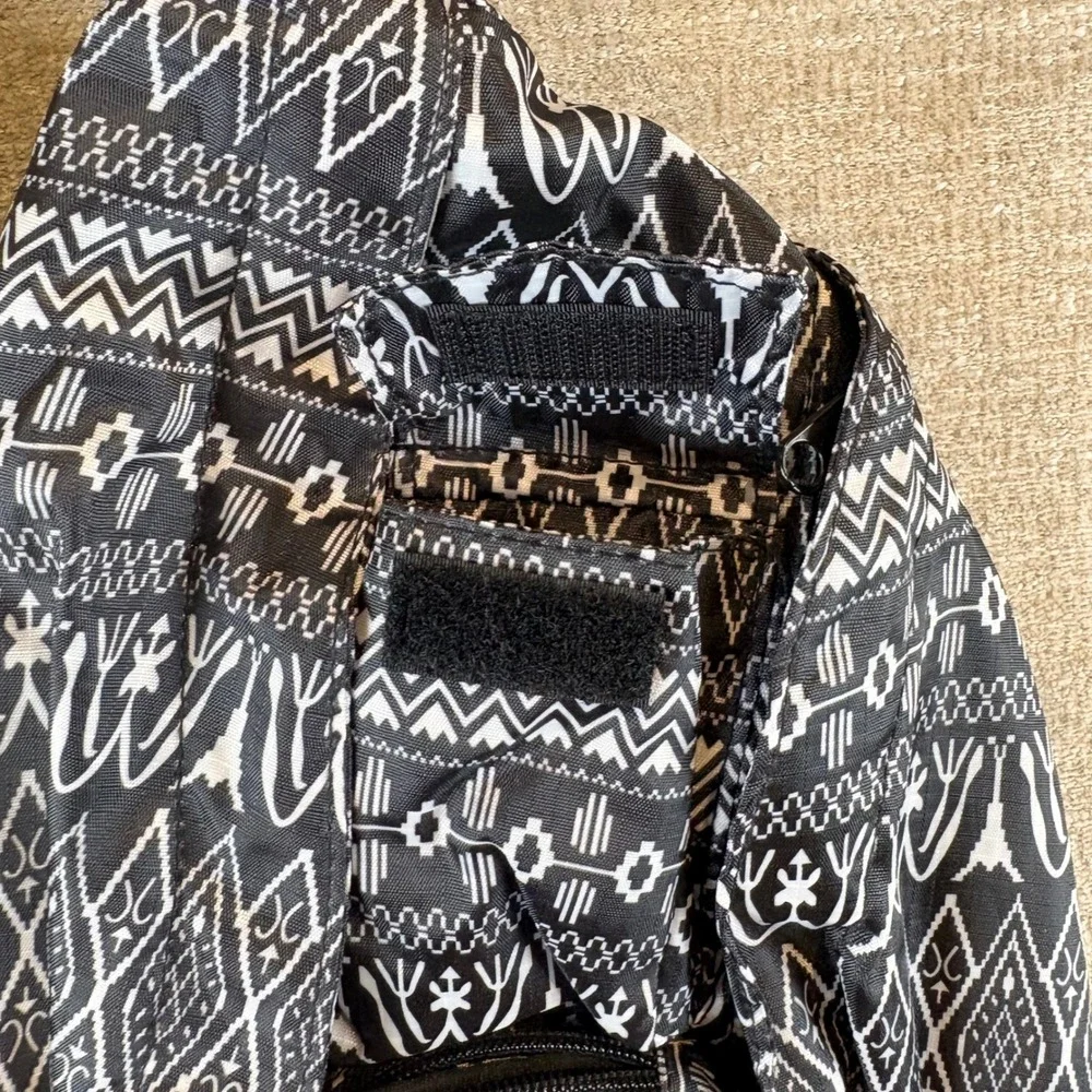 KAVU Rope Bag Black White Geometric Tribal Sling Backpack Crossbody Gorpcore